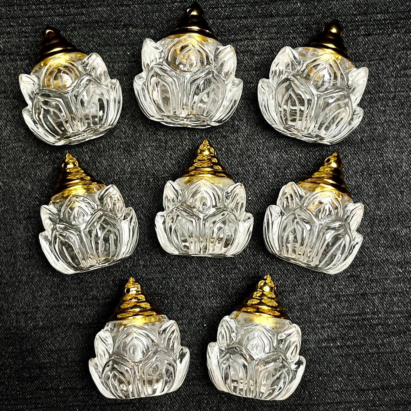 Natural white crystal lotus/iris flower relic bottle