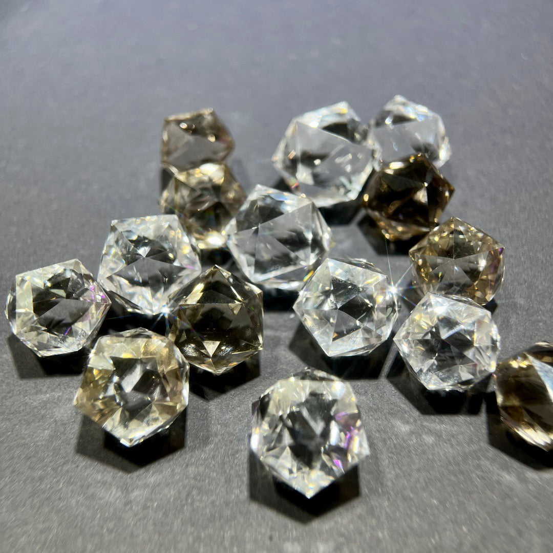 Natural 60-sided ball (white, yellow crystal)